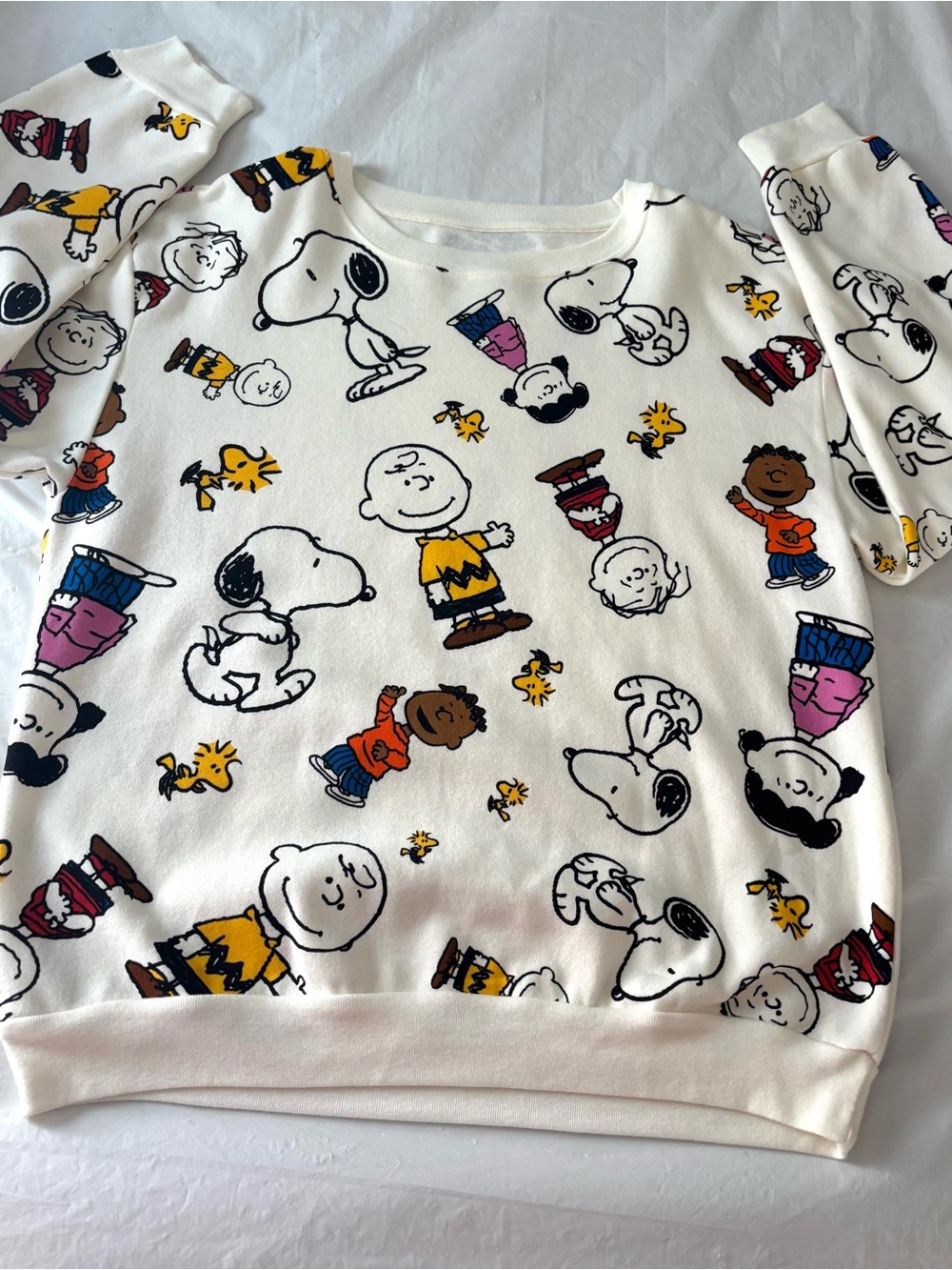 NWT Peanuts Snoopy & Friends White Sweatshirt Crewneck SZ L 11-13 Juniors - Picture 8 of 12